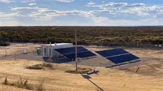 Integrated photovoltaic-grid dc fast charging system for electric