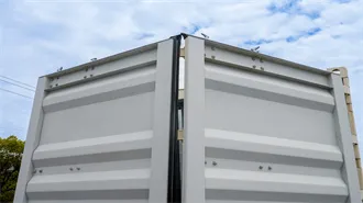 Powering 5G Base Stations with Wind and Solar Energy Storage: A